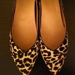 Vionic tan leopard flat